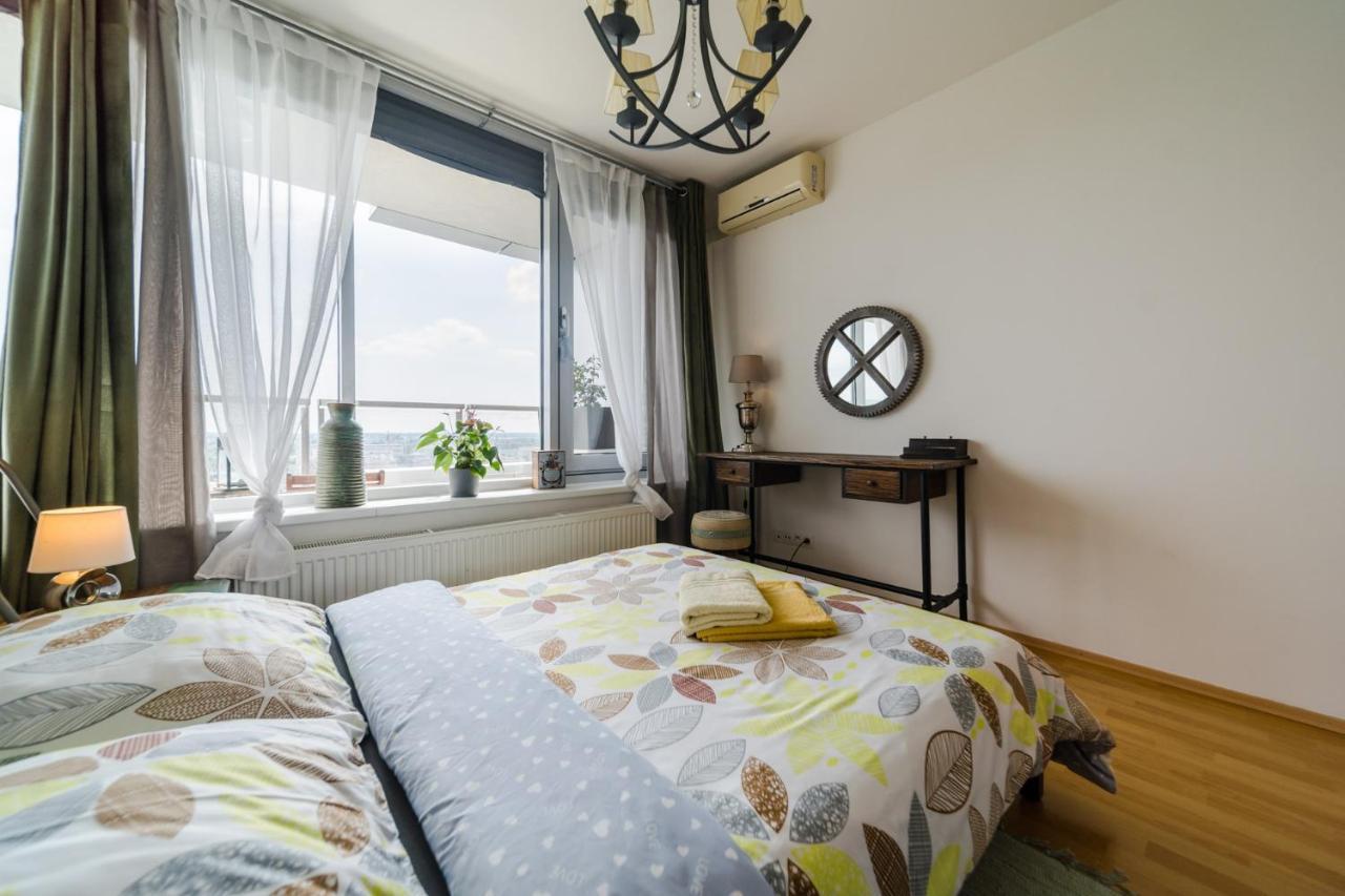 ברטיסלאבה Comfy Condo On The 20Th Floor & Free Parking מראה חיצוני תמונה